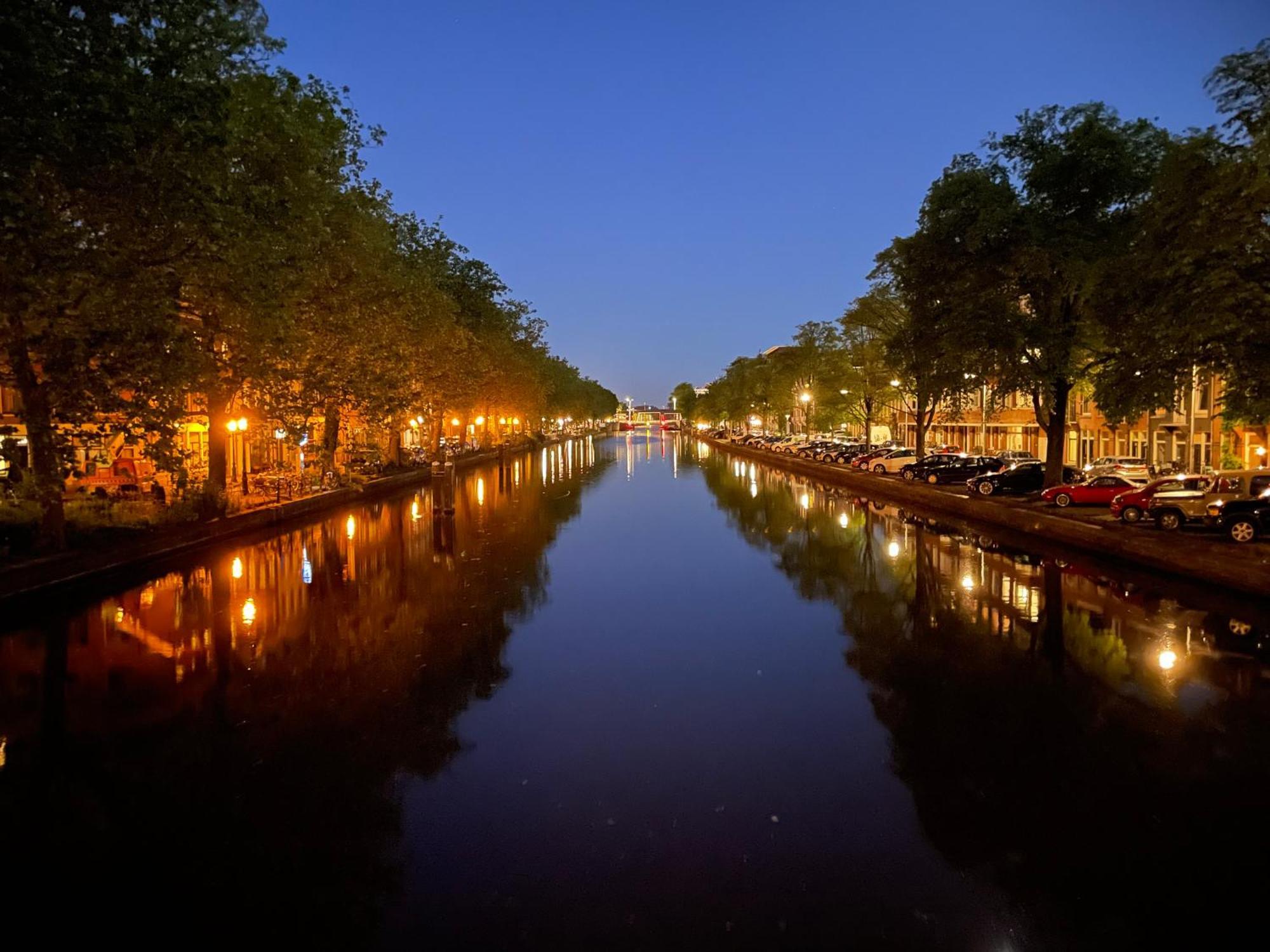 Canal View Stay Амстердам Экстерьер фото
